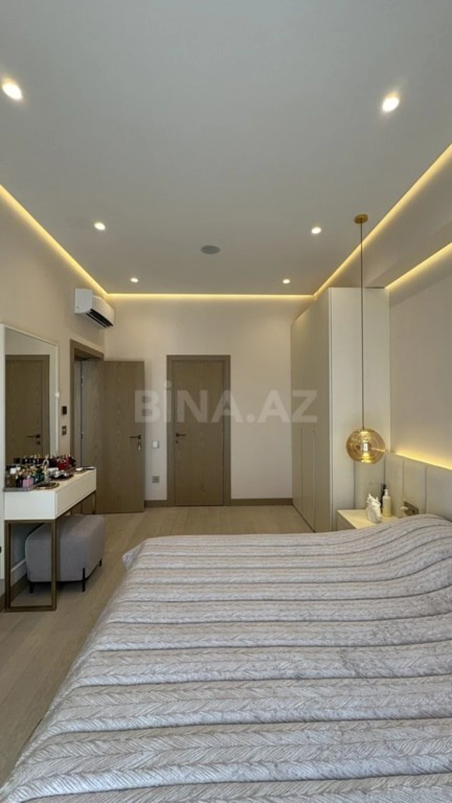 Satılır 2 otaqlı mənzil 98 m²