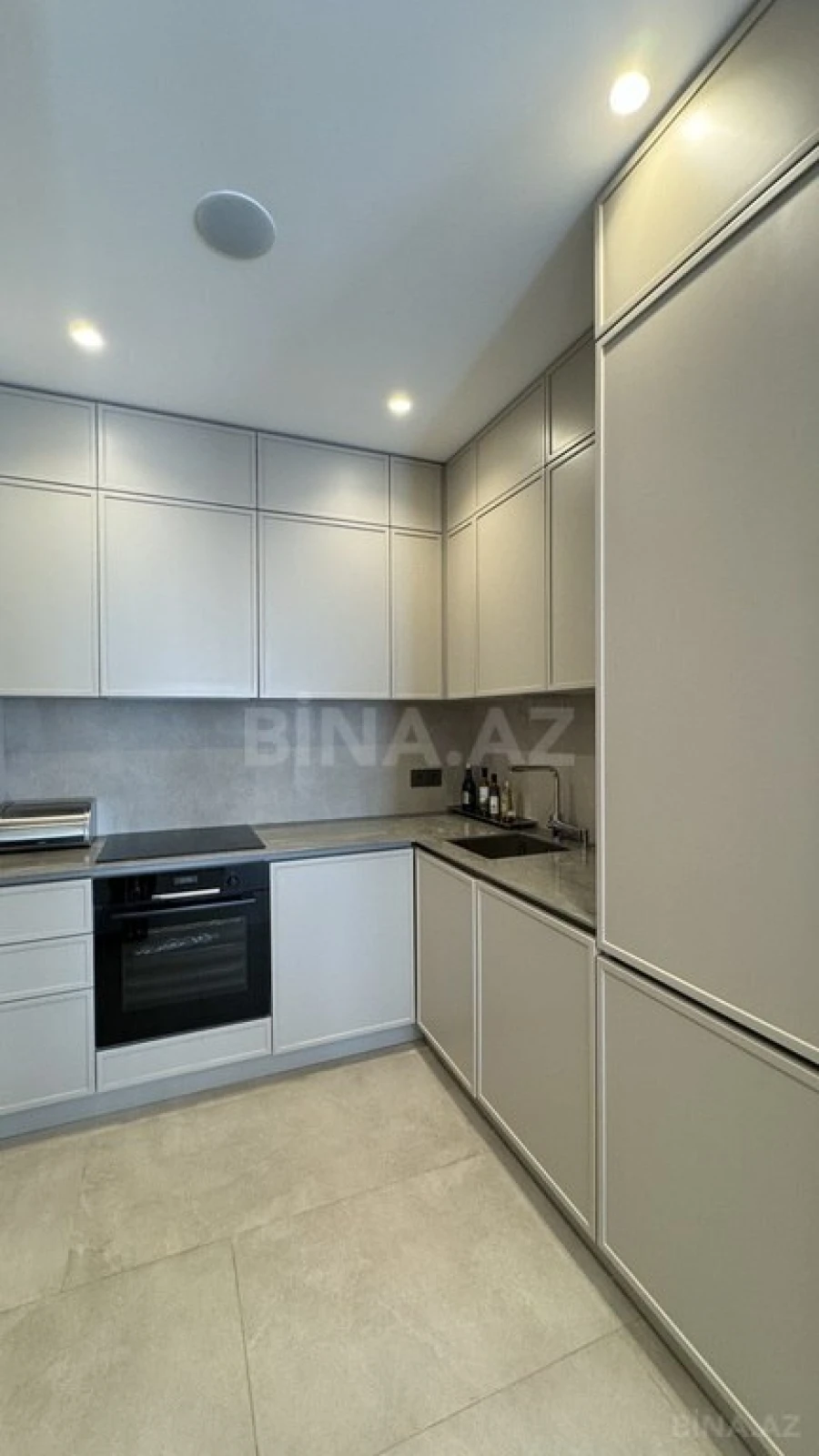 Satılır 2 otaqlı mənzil 98 m²