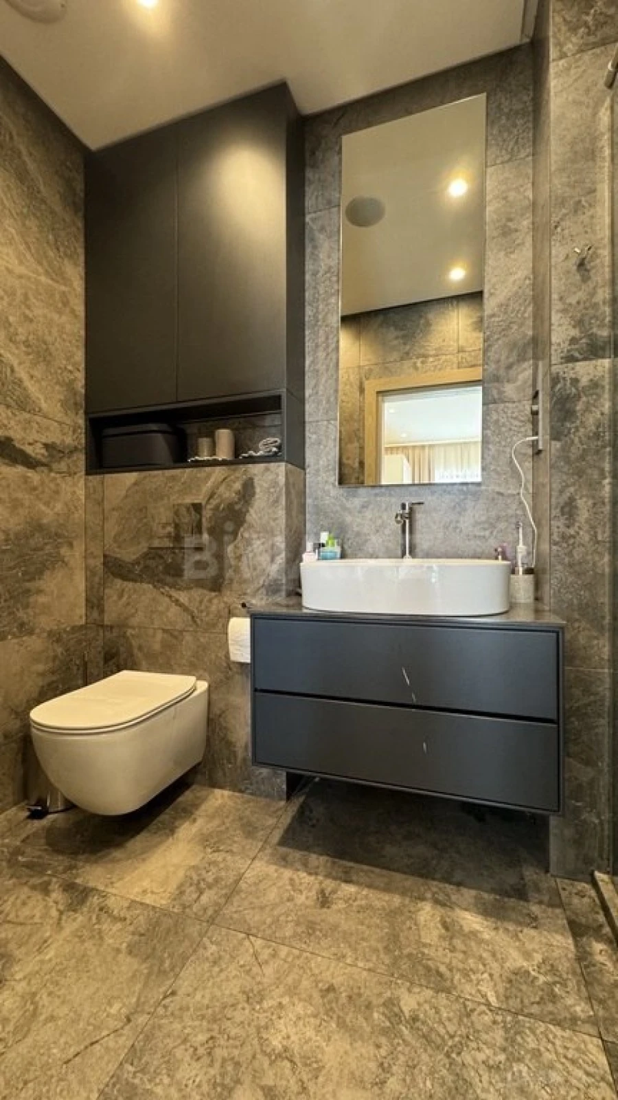 Satılır 2 otaqlı mənzil 98 m²