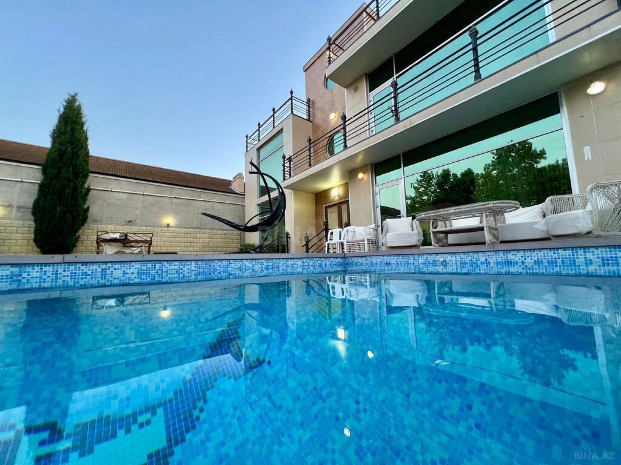 Kirayə verilir 5 otaqlı həyət evi 400 m²