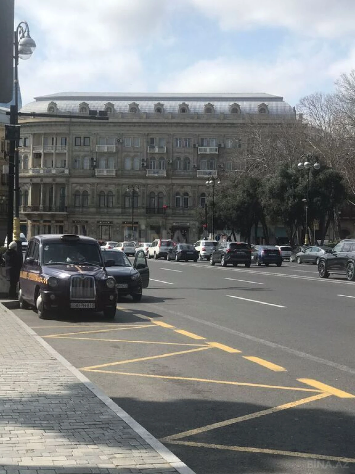 Satılır 4 otaqlı mənzil 102 m²