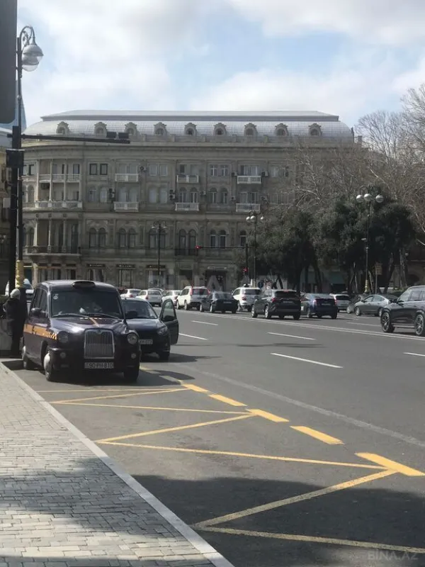 Satılır 4 otaqlı mənzil 102 m²