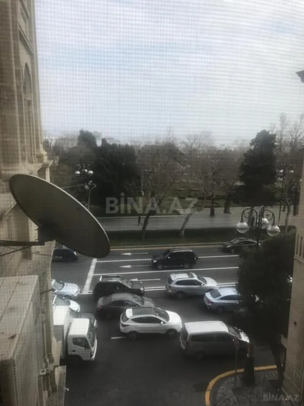 Satılır 4 otaqlı mənzil 102 m²