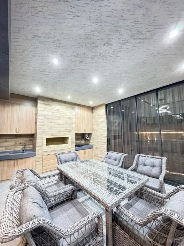 Satılır 5 otaqlı həyət evi 300 m²