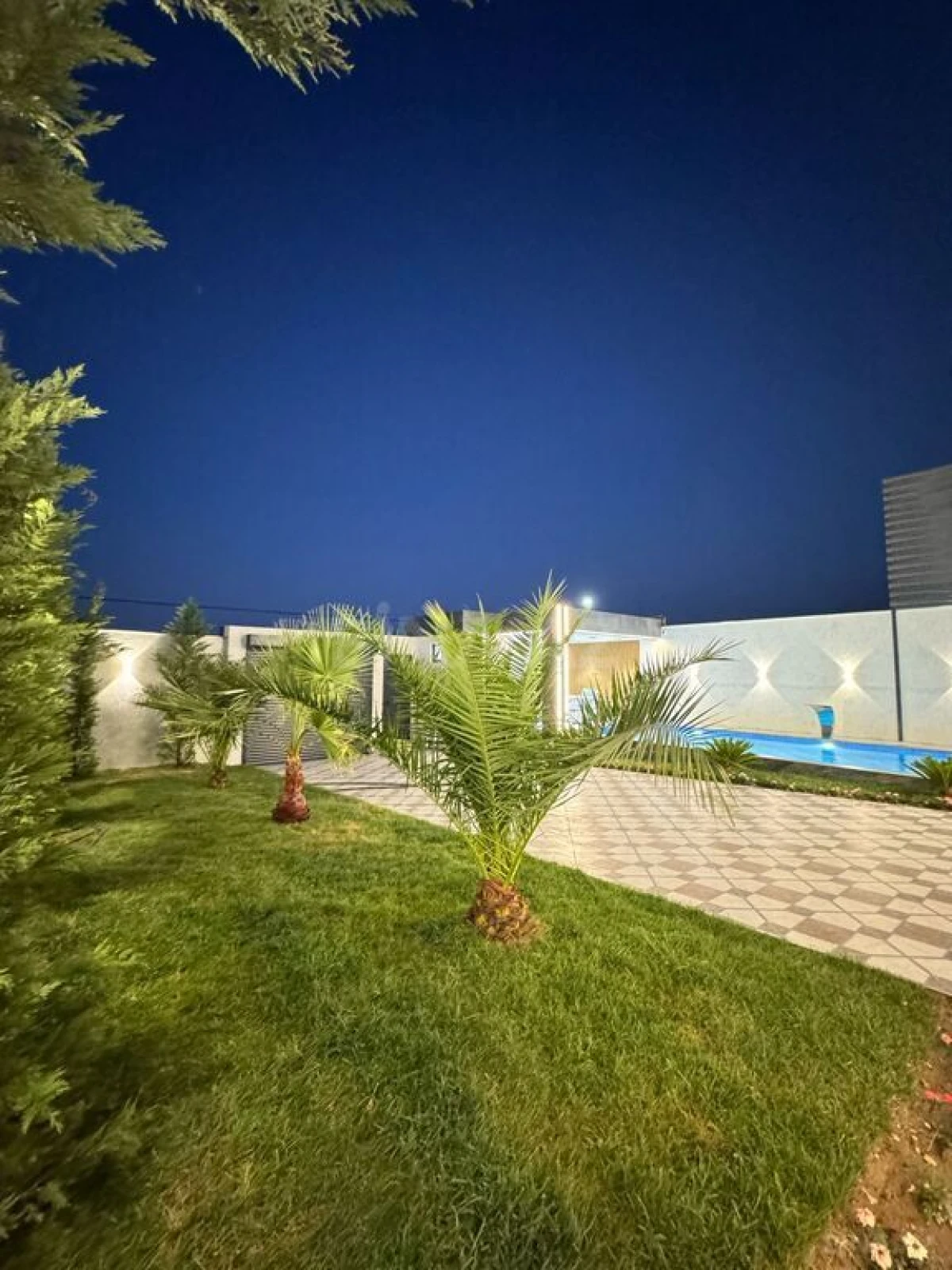Satılır 5 otaqlı həyət evi 300 m²
