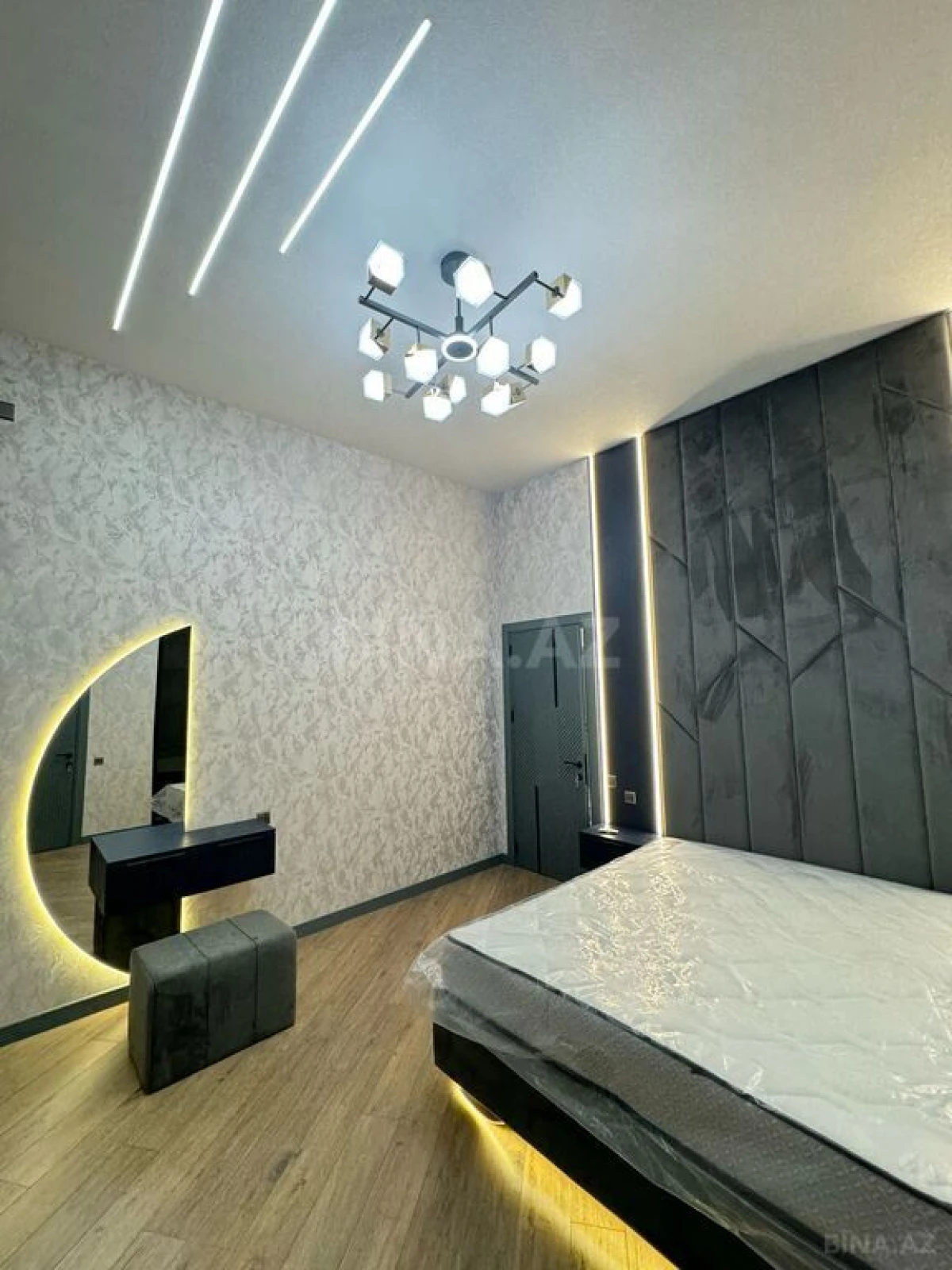 Satılır 5 otaqlı həyət evi 300 m²