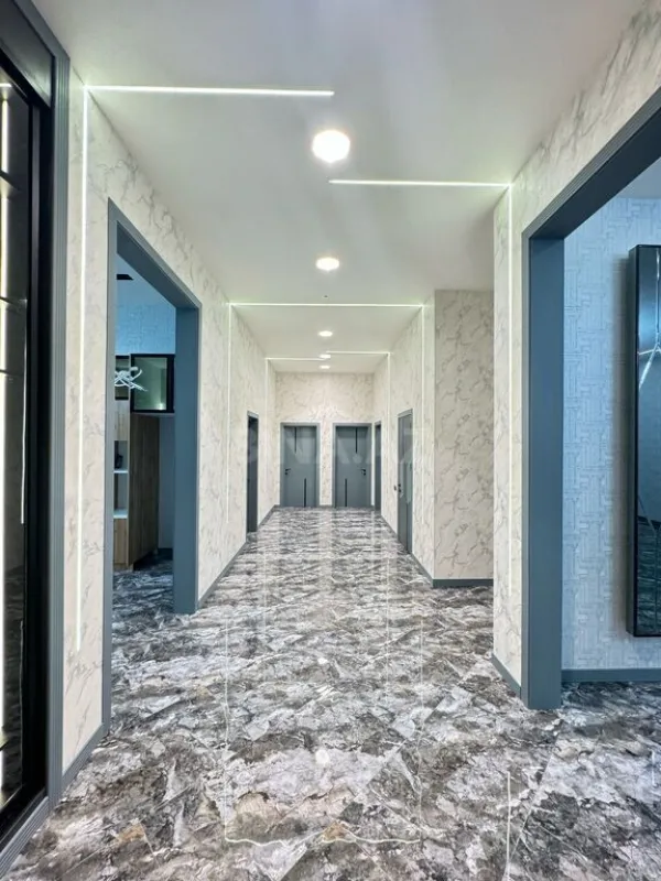 Satılır 5 otaqlı həyət evi 300 m²