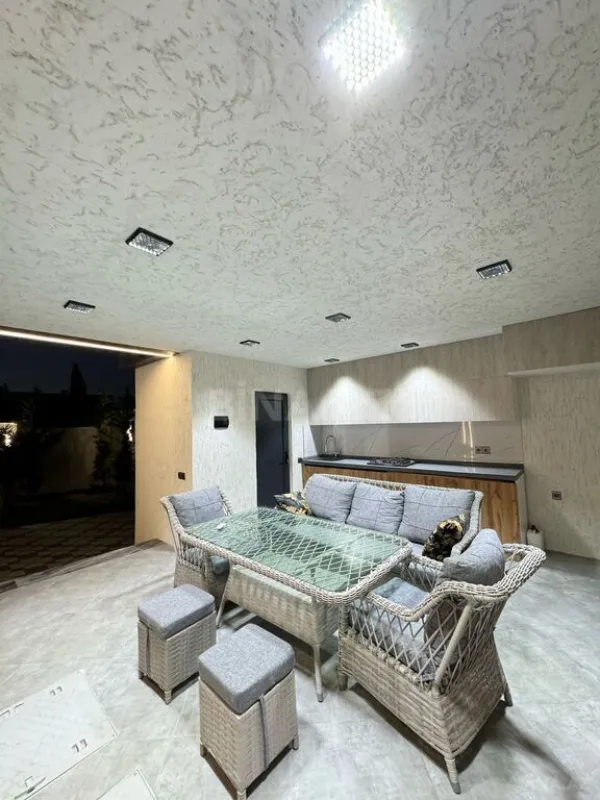 Satılır 5 otaqlı həyət evi 300 m²