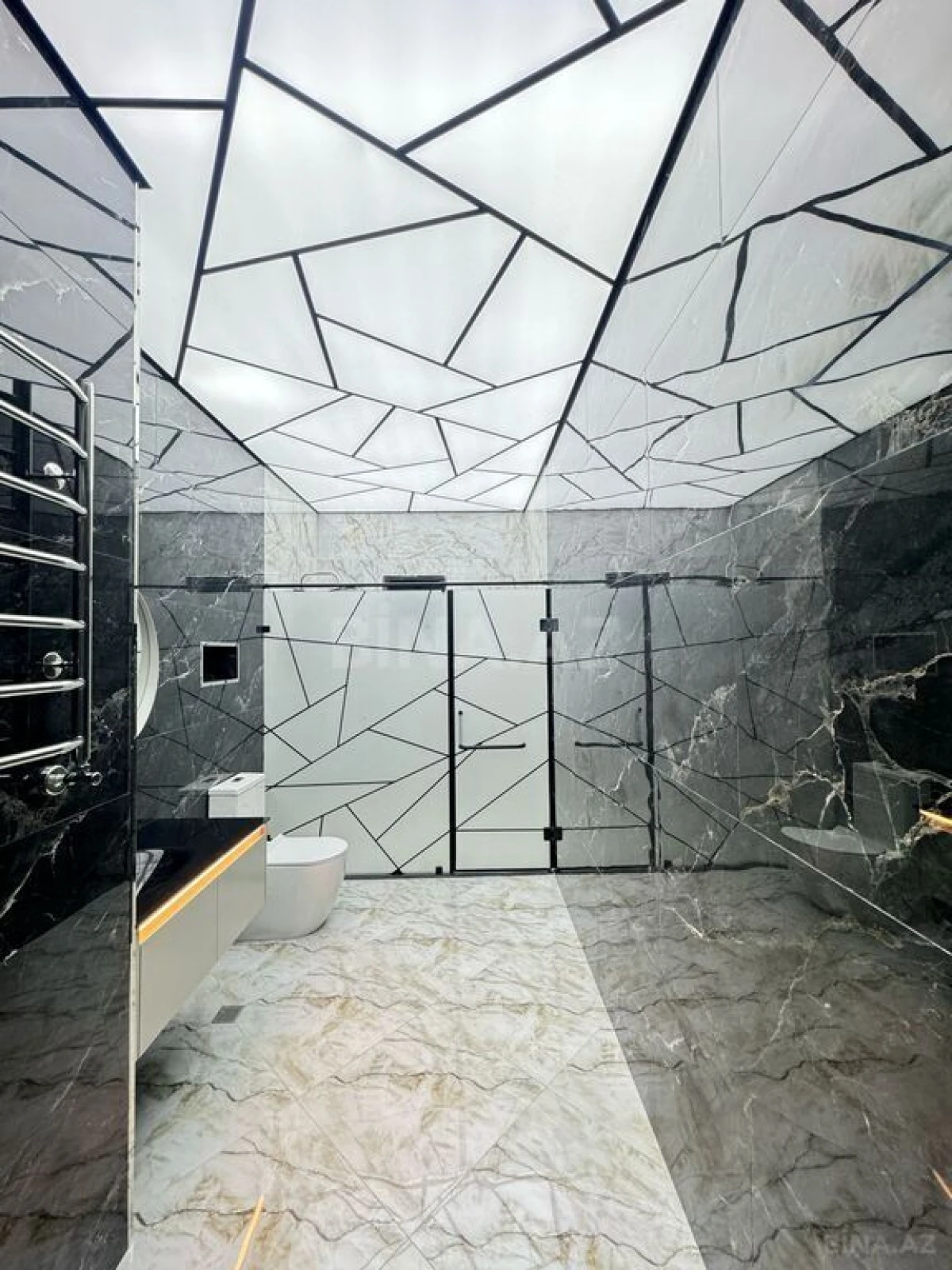 Satılır 5 otaqlı həyət evi 300 m²