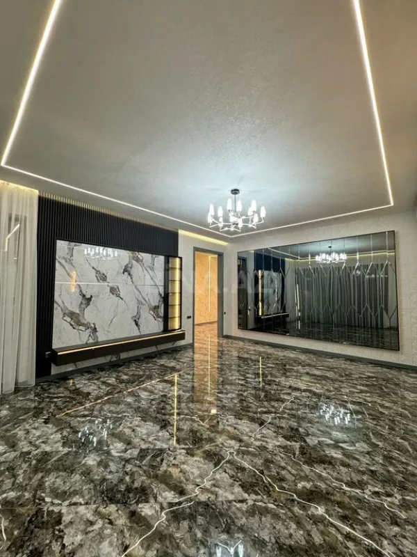 Satılır 5 otaqlı həyət evi 300 m²