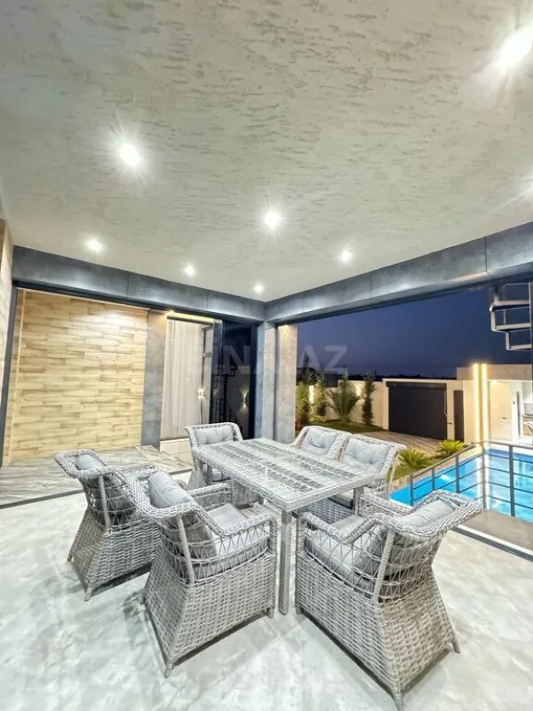 Satılır 5 otaqlı həyət evi 300 m²