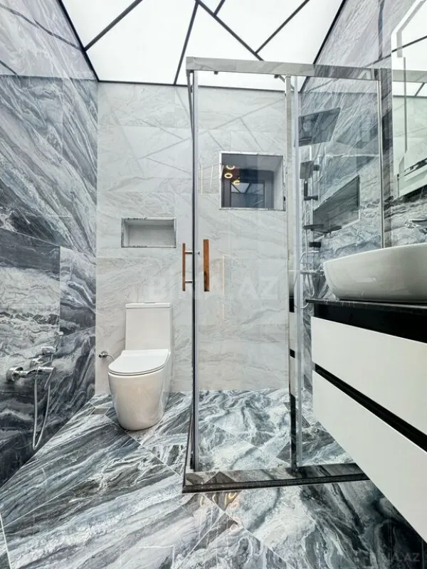 Satılır 5 otaqlı həyət evi 300 m²