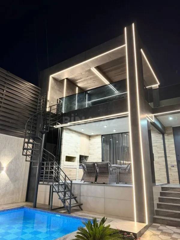 Satılır 5 otaqlı həyət evi 300 m²