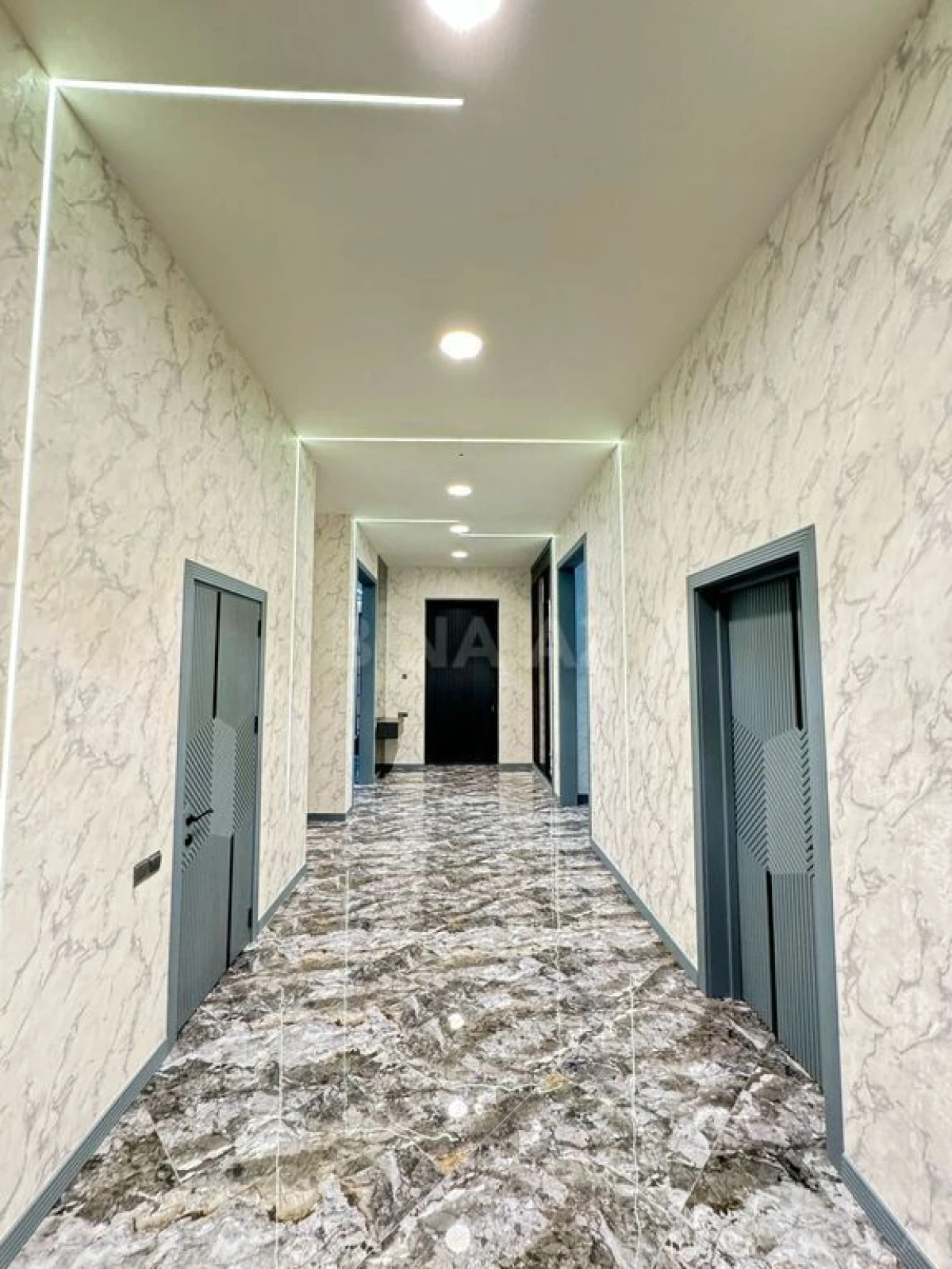 Satılır 5 otaqlı həyət evi 300 m²