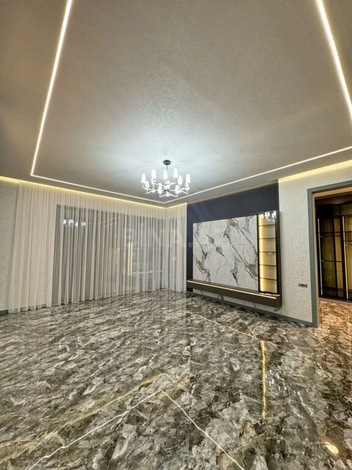Satılır 5 otaqlı həyət evi 300 m²