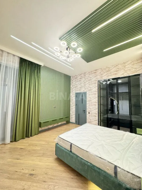 Satılır 5 otaqlı həyət evi 300 m²