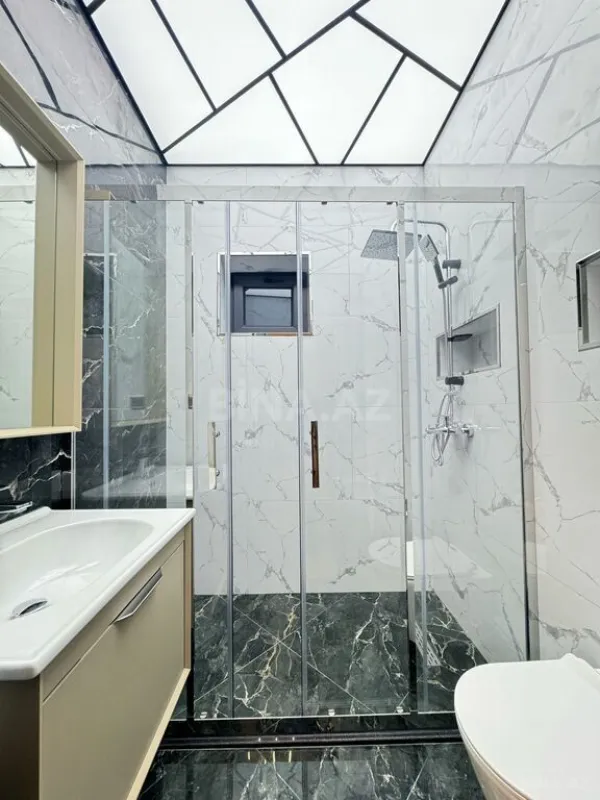 Satılır 5 otaqlı həyət evi 300 m²