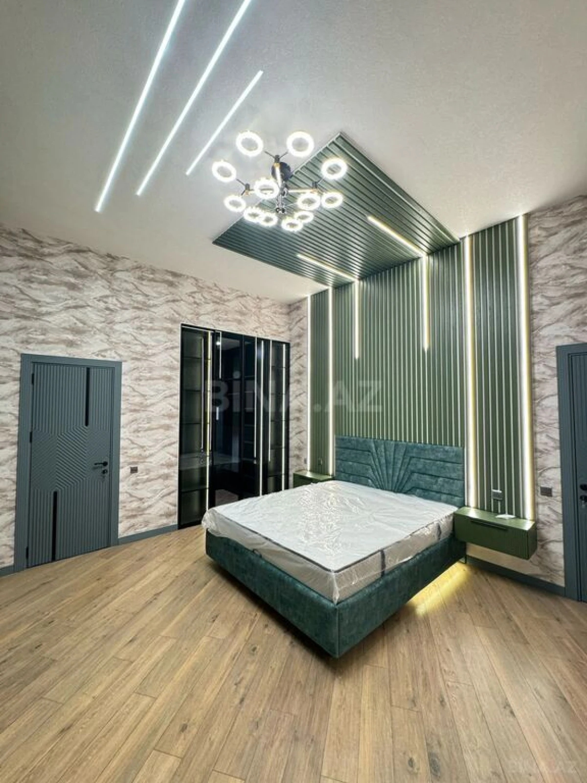 Satılır 5 otaqlı həyət evi 300 m²