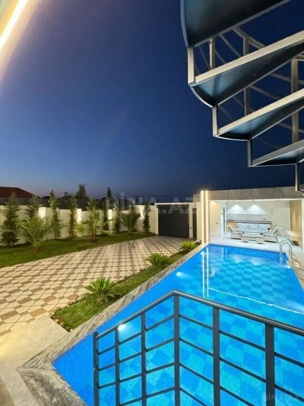 Satılır 5 otaqlı həyət evi 300 m²