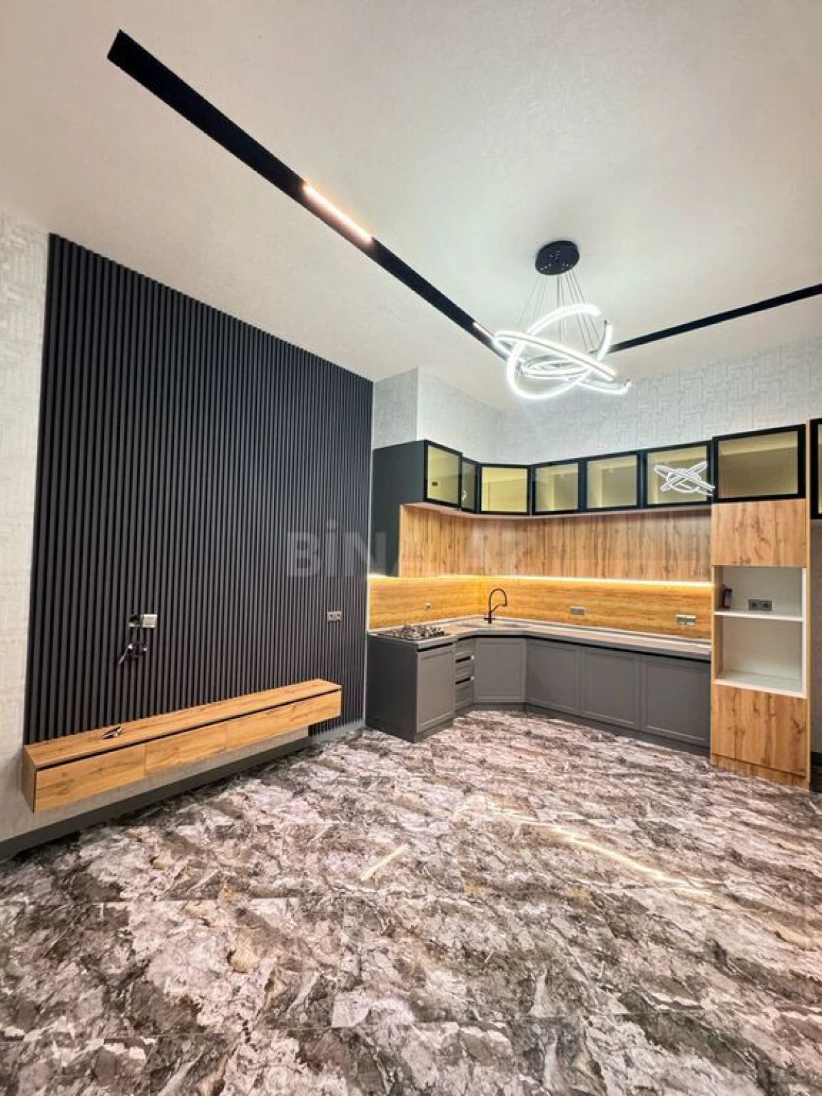 Satılır 5 otaqlı həyət evi 300 m²