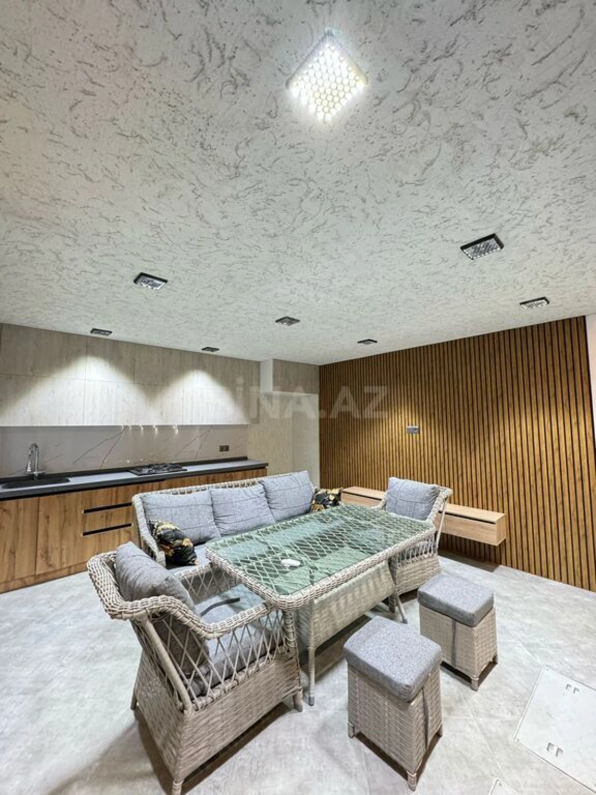 Satılır 5 otaqlı həyət evi 300 m²