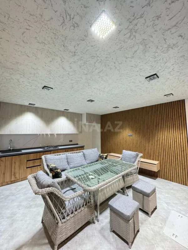 Satılır 5 otaqlı həyət evi 300 m²