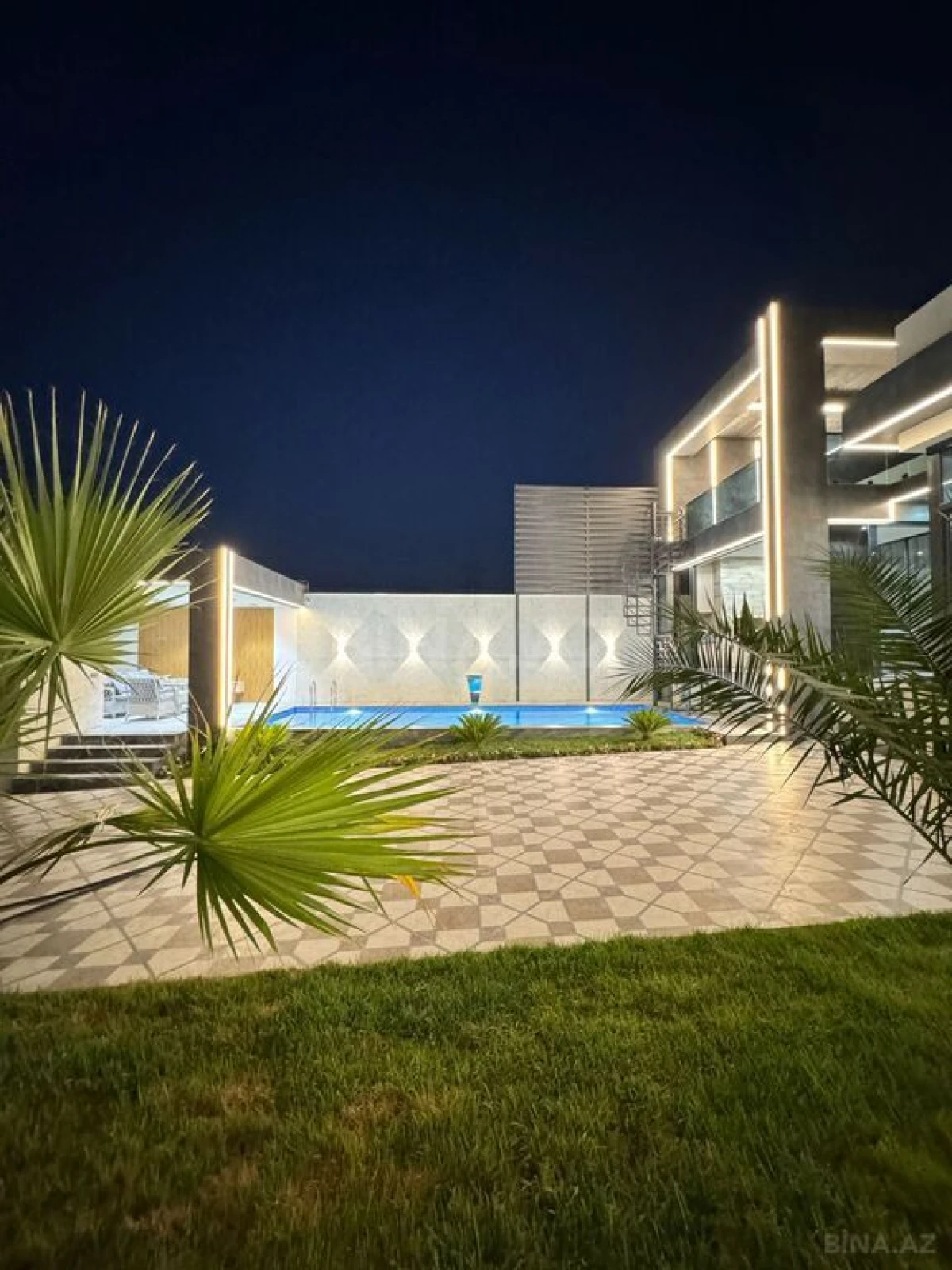 Satılır 5 otaqlı həyət evi 300 m²