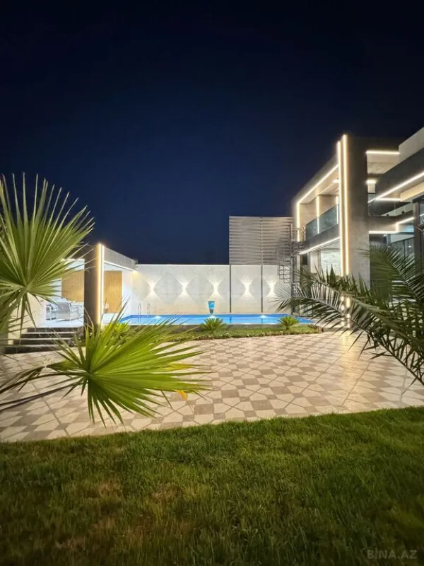 Satılır 5 otaqlı həyət evi 300 m²