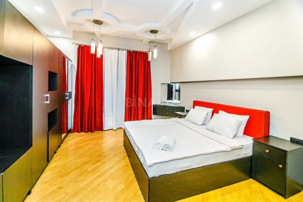 Kirayə verilir 3 otaqlı mənzil 175 m²