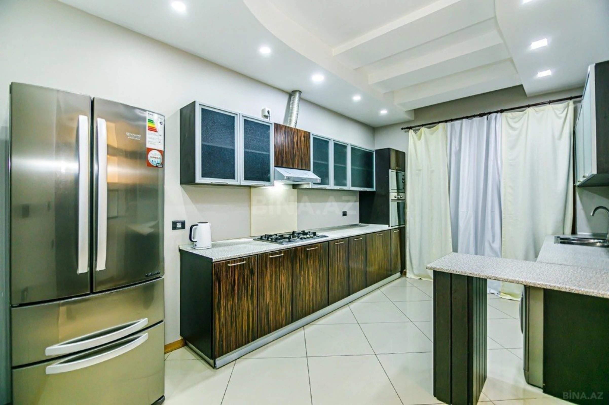 Kirayə verilir 3 otaqlı mənzil 175 m²