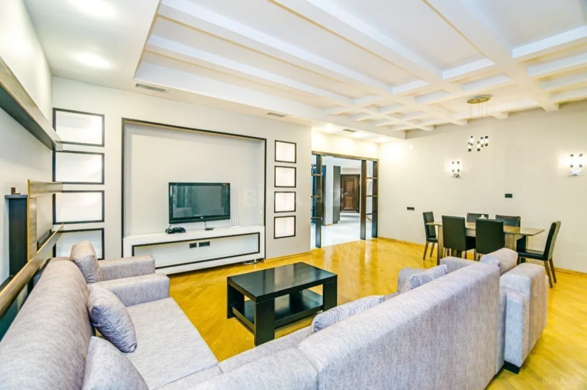 Kirayə verilir 3 otaqlı mənzil 175 m²
