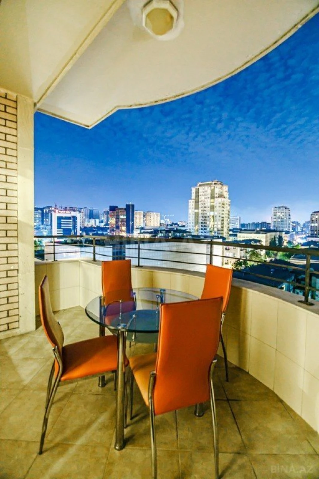 Kirayə verilir 3 otaqlı mənzil 175 m²