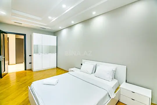 Kirayə verilir 3 otaqlı mənzil 175 m²