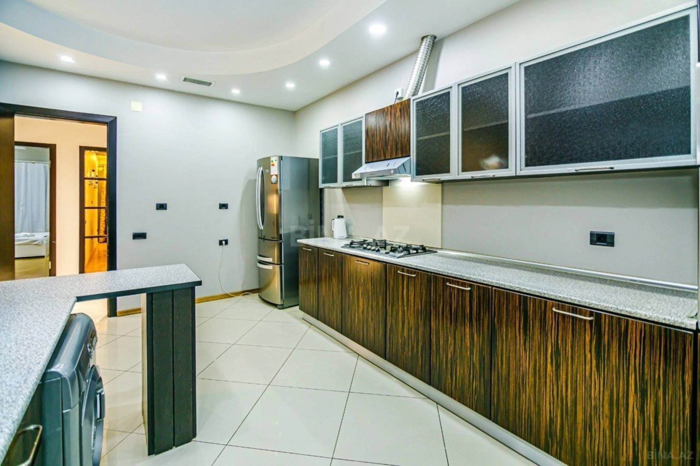 Kirayə verilir 3 otaqlı mənzil 175 m²
