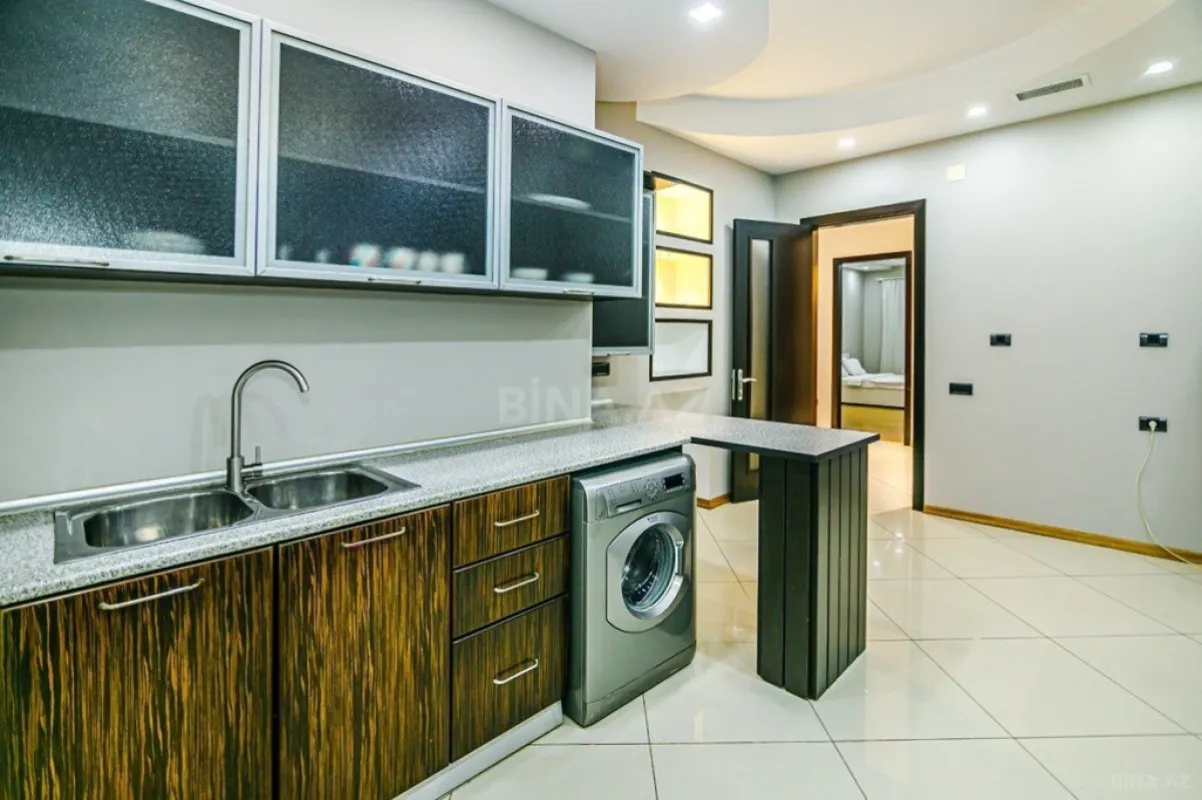 Kirayə verilir 3 otaqlı mənzil 175 m²