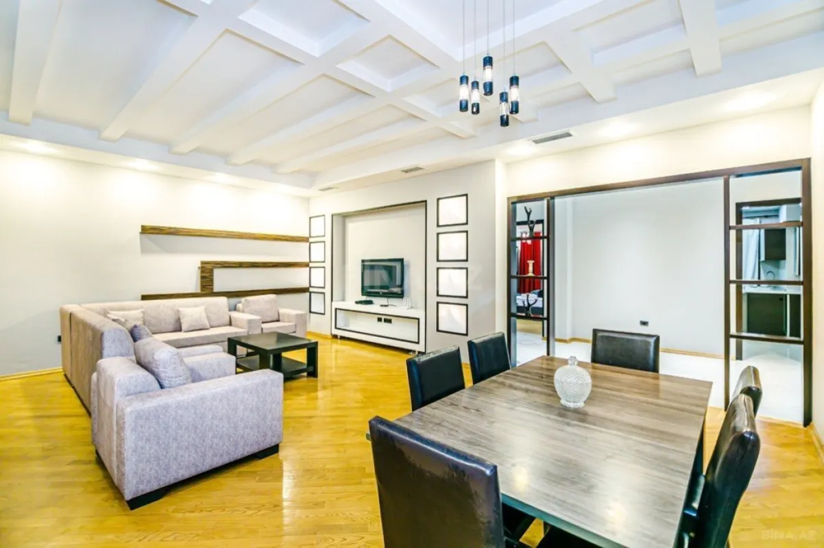 Kirayə verilir 3 otaqlı mənzil 175 m²