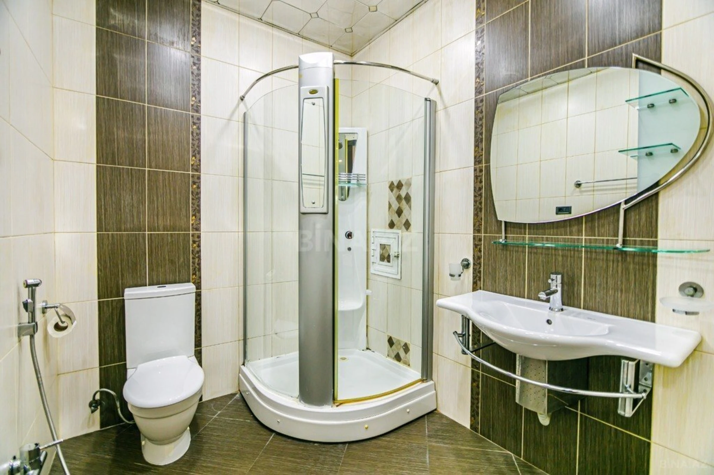 Kirayə verilir 3 otaqlı mənzil 175 m²