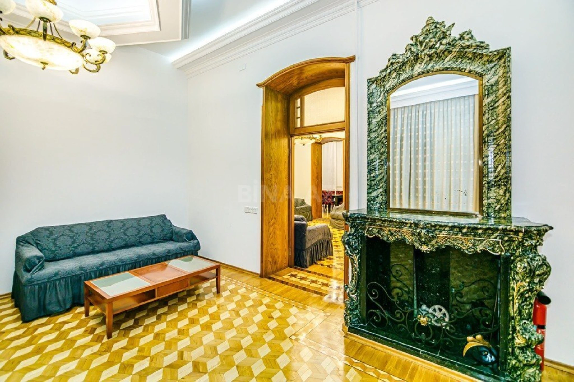 Kirayə verilir 5 otaqlı mənzil 275 m²