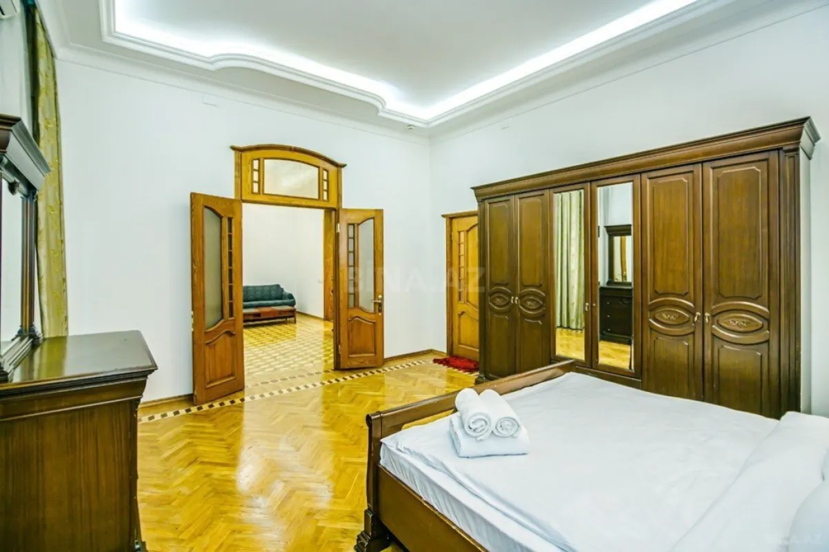 Kirayə verilir 5 otaqlı mənzil 275 m²