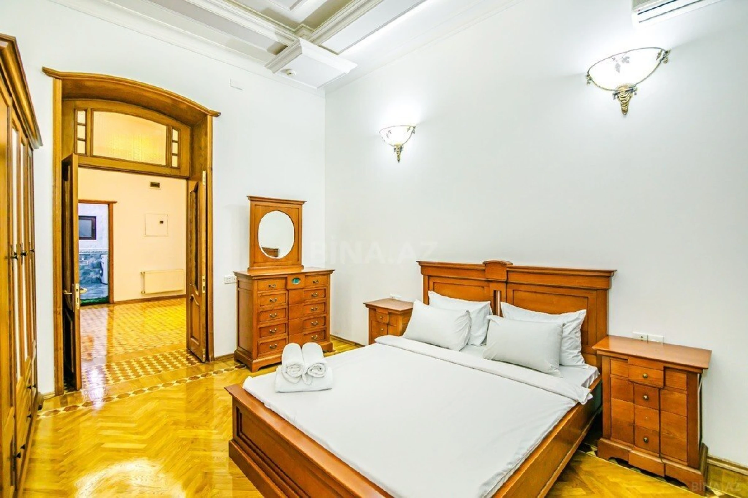 Kirayə verilir 5 otaqlı mənzil 275 m²