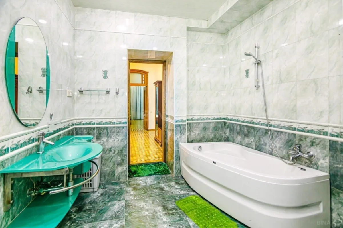 Kirayə verilir 5 otaqlı mənzil 275 m²