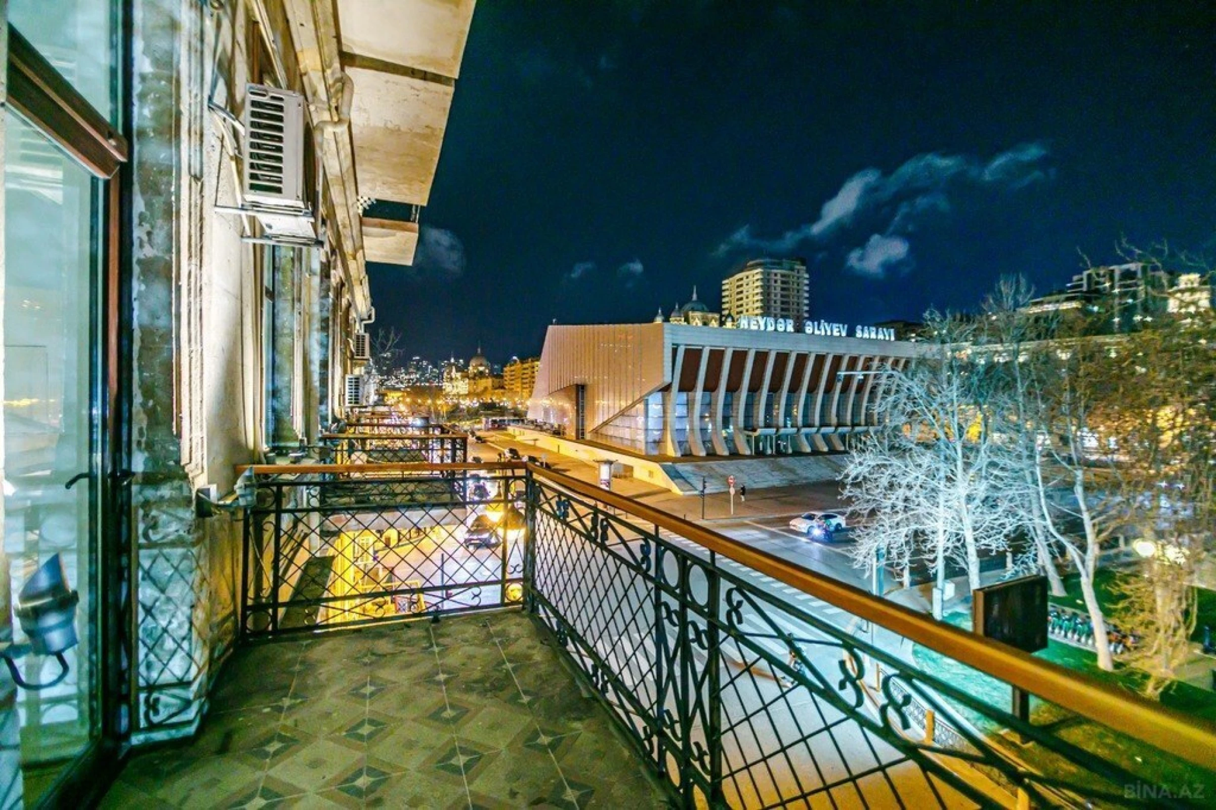 Kirayə verilir 5 otaqlı mənzil 275 m²