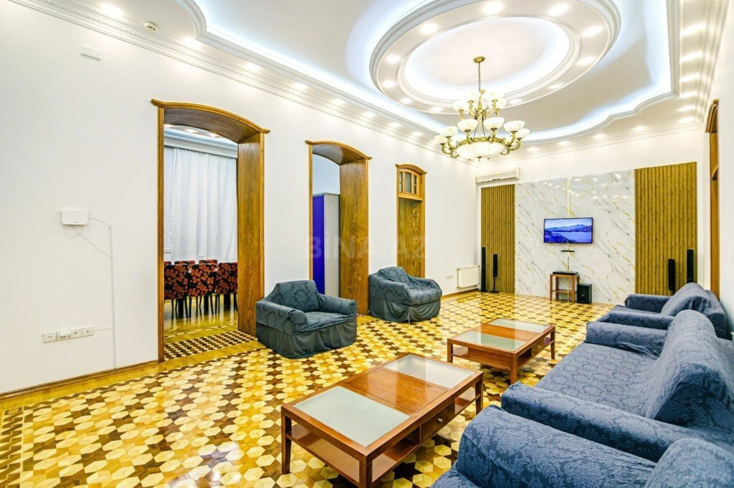 Kirayə verilir 5 otaqlı mənzil 275 m²