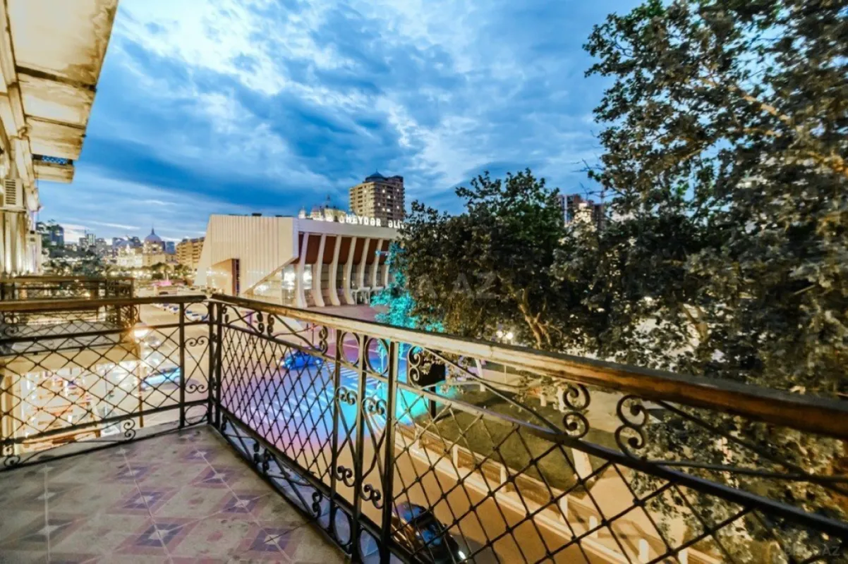 Kirayə verilir 5 otaqlı mənzil 275 m²