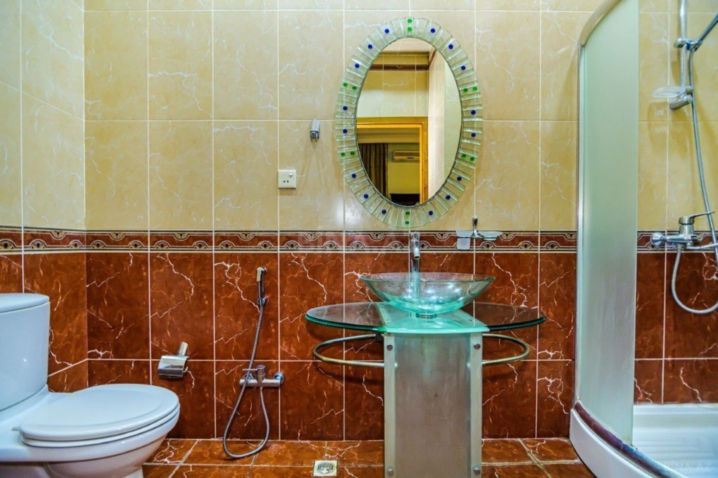 Kirayə verilir 5 otaqlı mənzil 275 m²