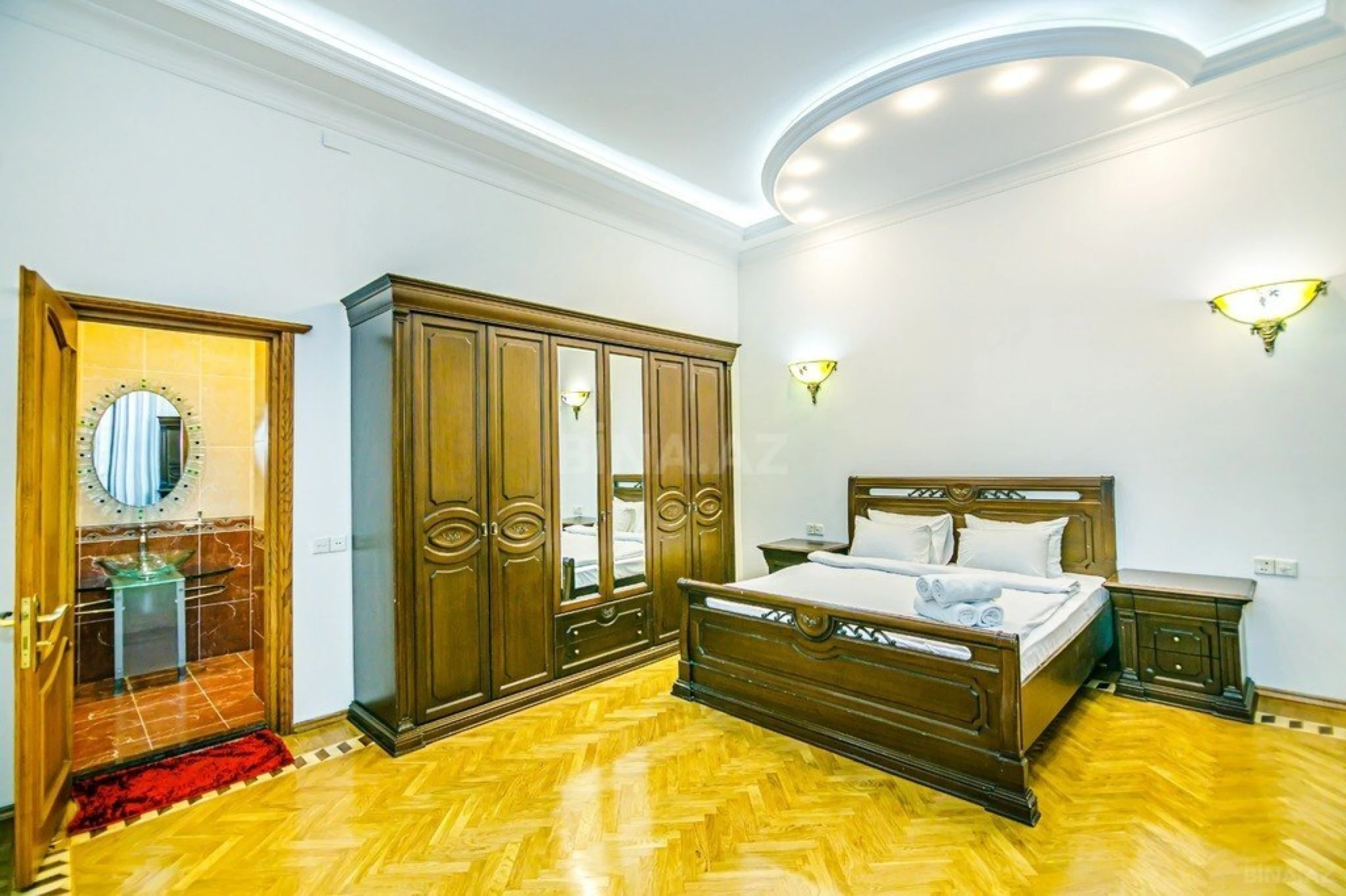 Kirayə verilir 5 otaqlı mənzil 275 m²