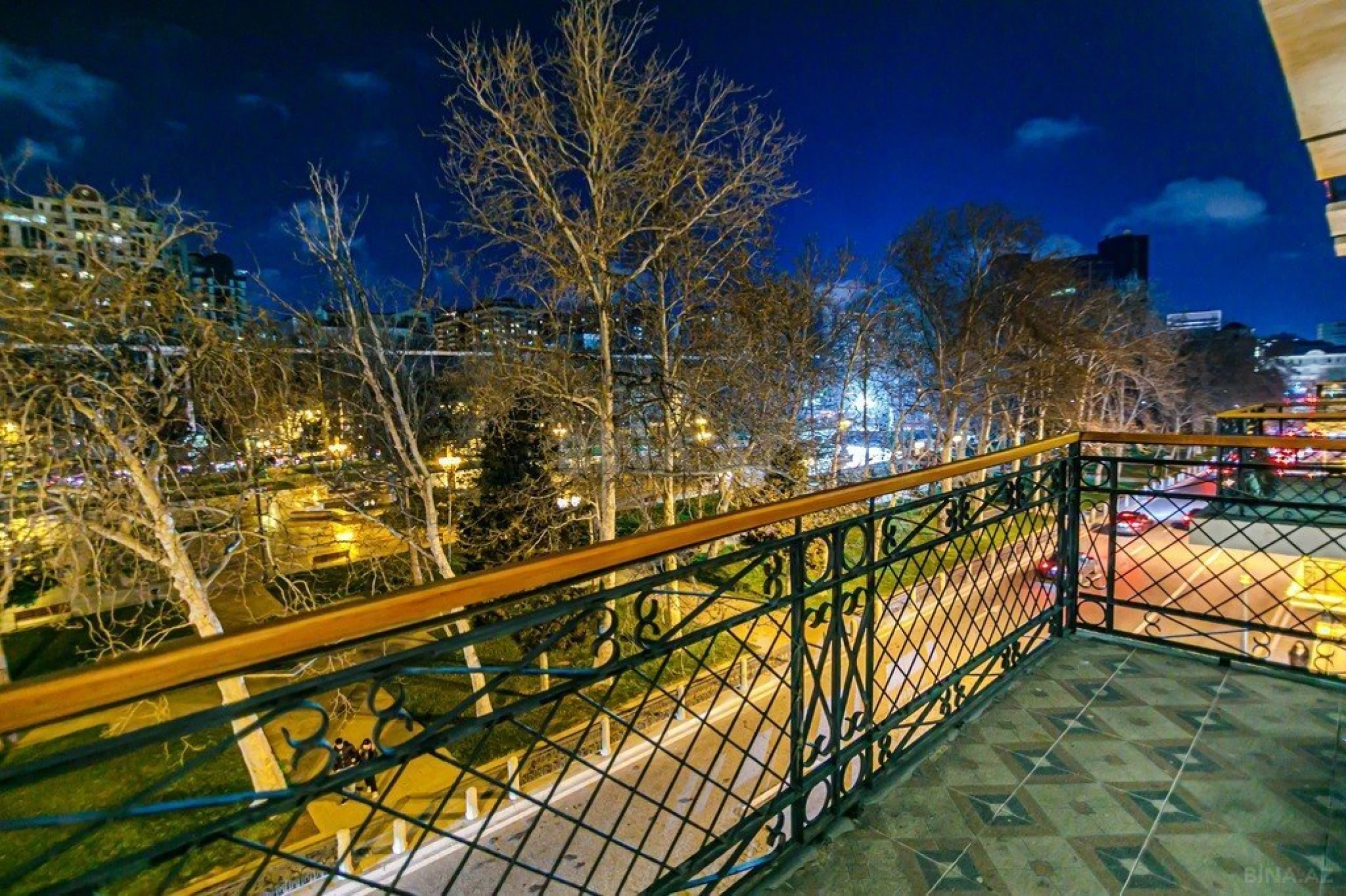 Kirayə verilir 5 otaqlı mənzil 275 m²