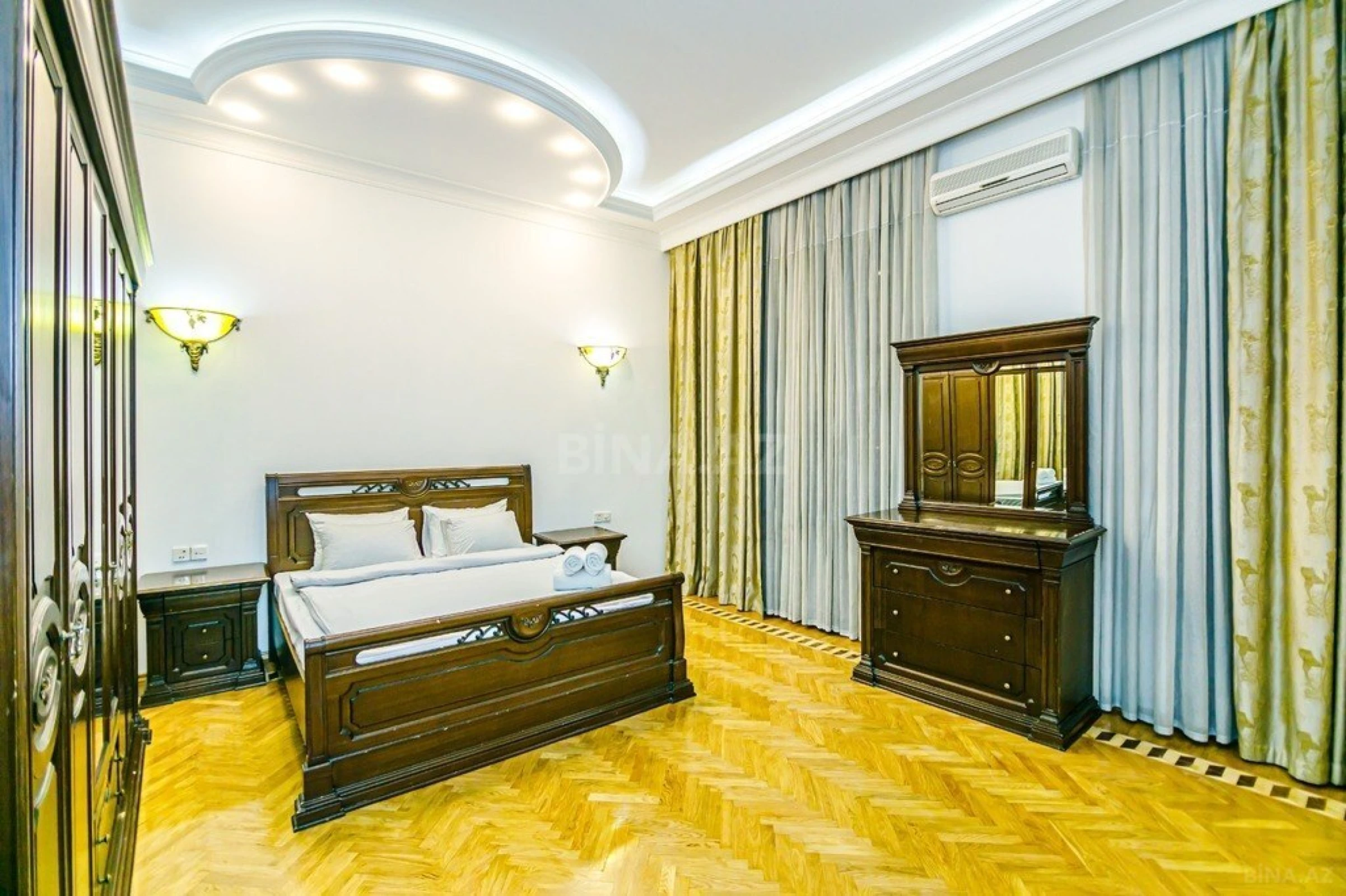 Kirayə verilir 5 otaqlı mənzil 275 m²