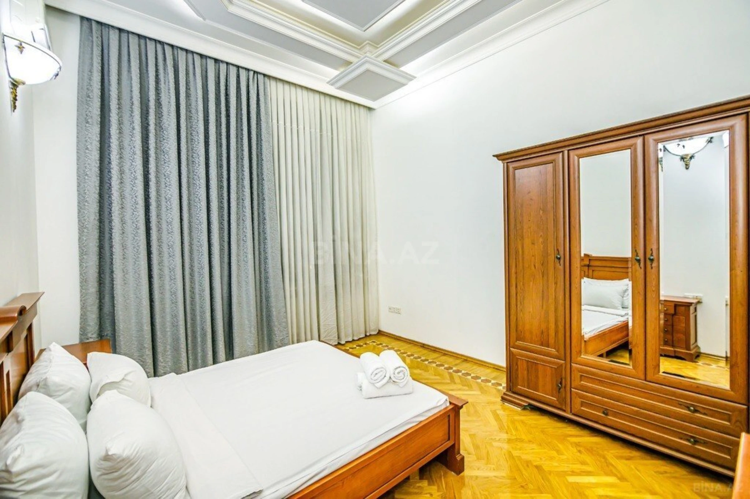 Kirayə verilir 5 otaqlı mənzil 275 m²