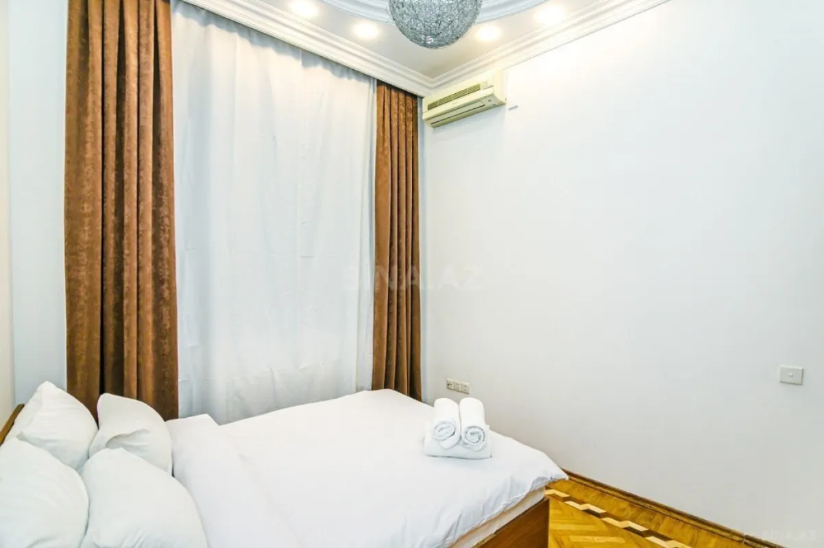 Kirayə verilir 5 otaqlı mənzil 275 m²